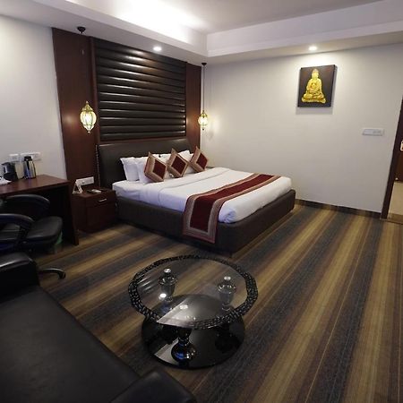 Hotel Avn Grand Ranchi Bagian luar foto