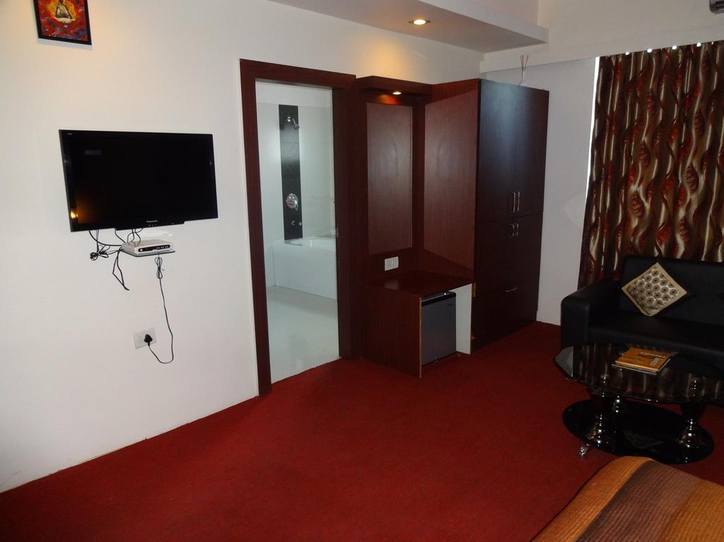 Hotel Avn Grand Ranchi Bagian luar foto