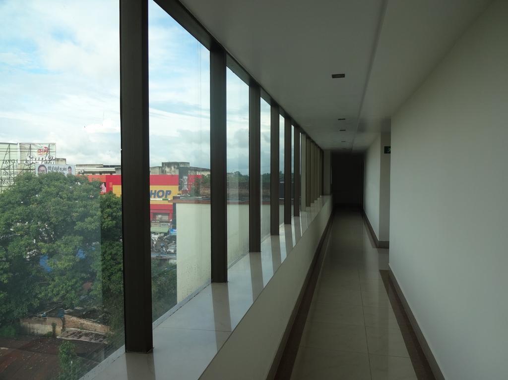 Hotel Avn Grand Ranchi Bagian luar foto