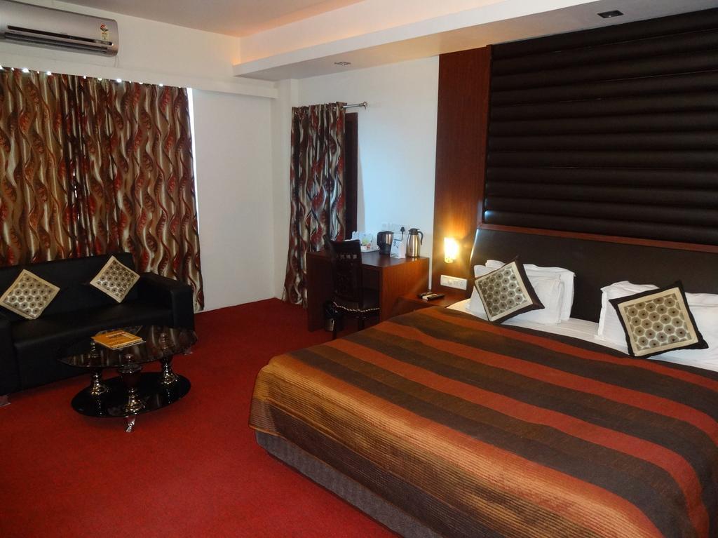 Hotel Avn Grand Ranchi Bagian luar foto
