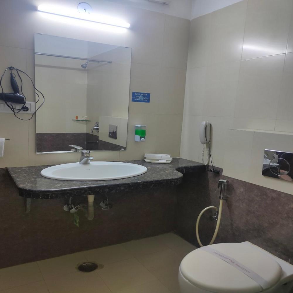 Hotel Avn Grand Ranchi Bagian luar foto