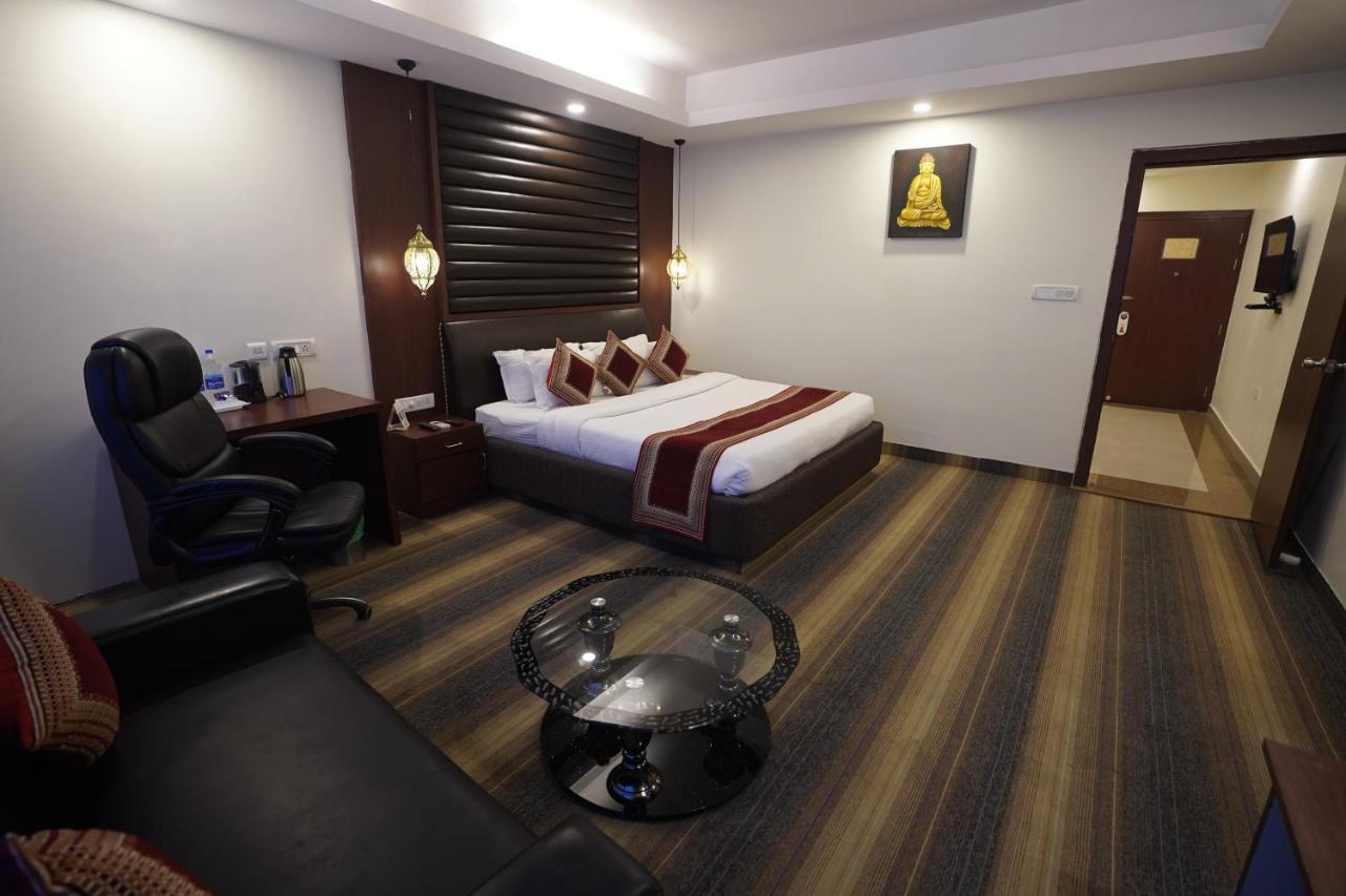 Hotel Avn Grand Ranchi Bagian luar foto