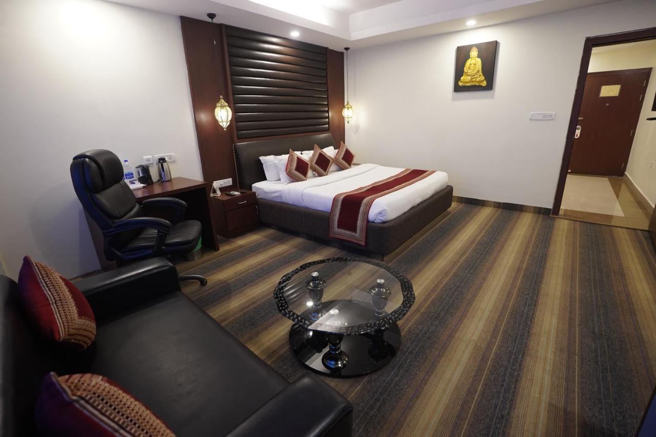 Hotel Avn Grand Ranchi Bagian luar foto