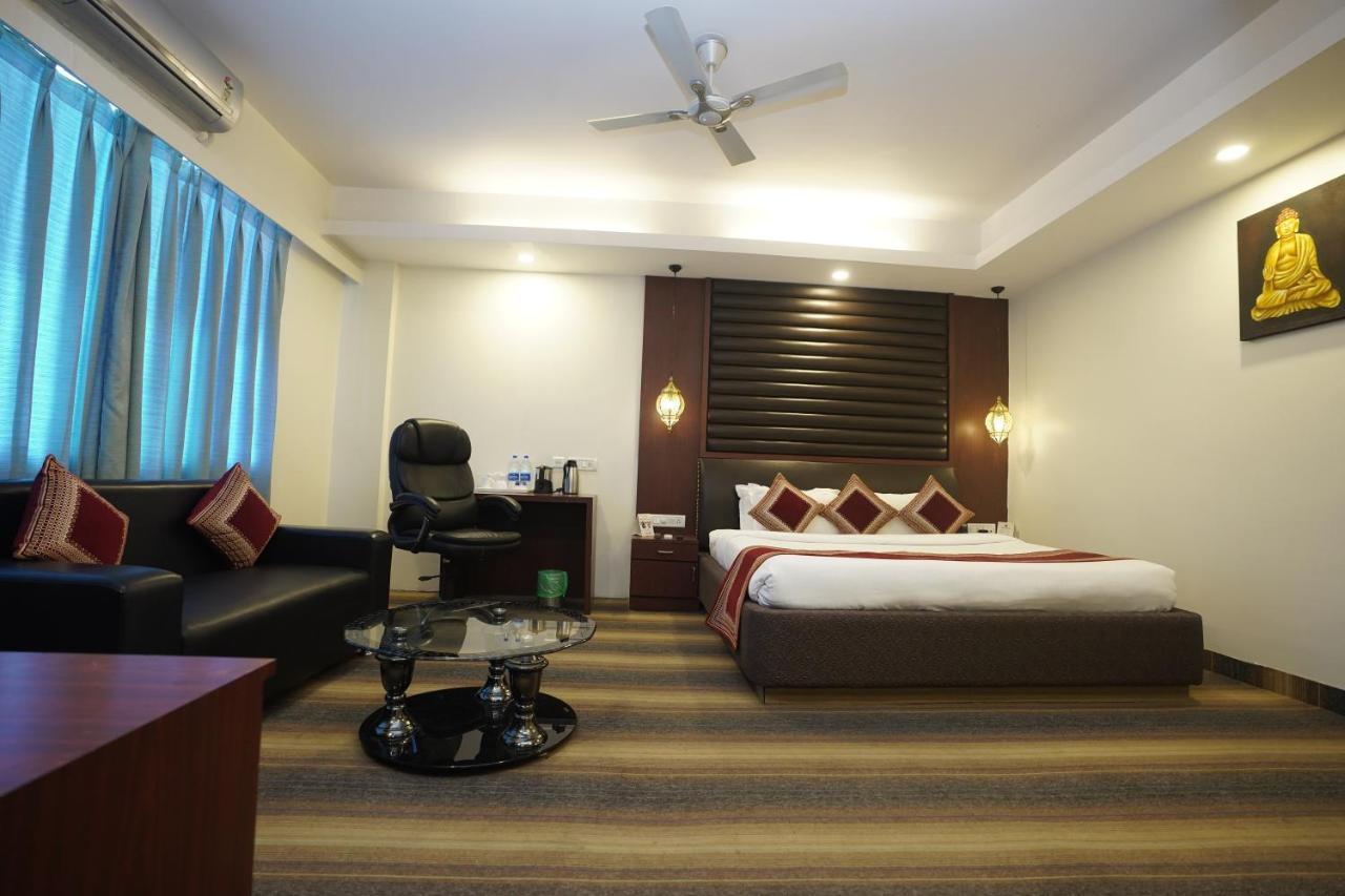 Hotel Avn Grand Ranchi Bagian luar foto
